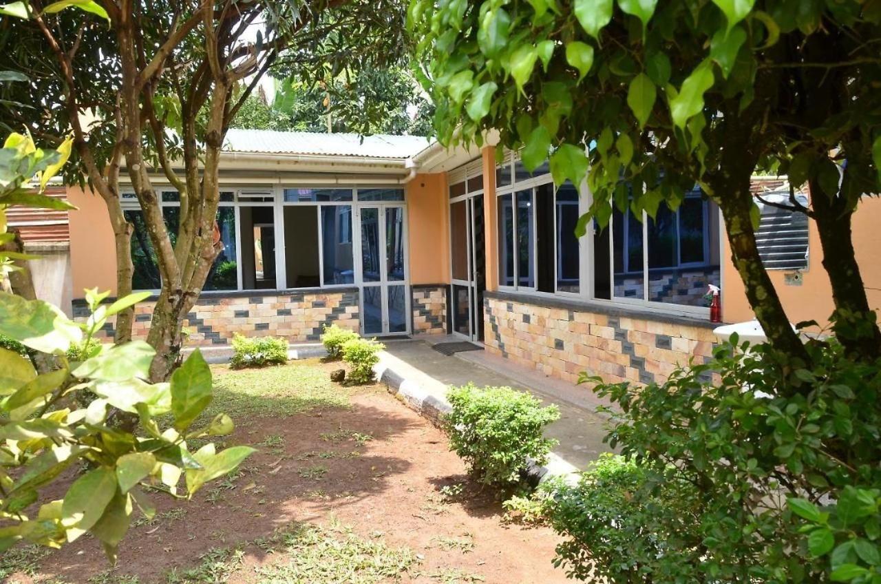 Merian Gardens And Guest House Mukono Town Экстерьер фото