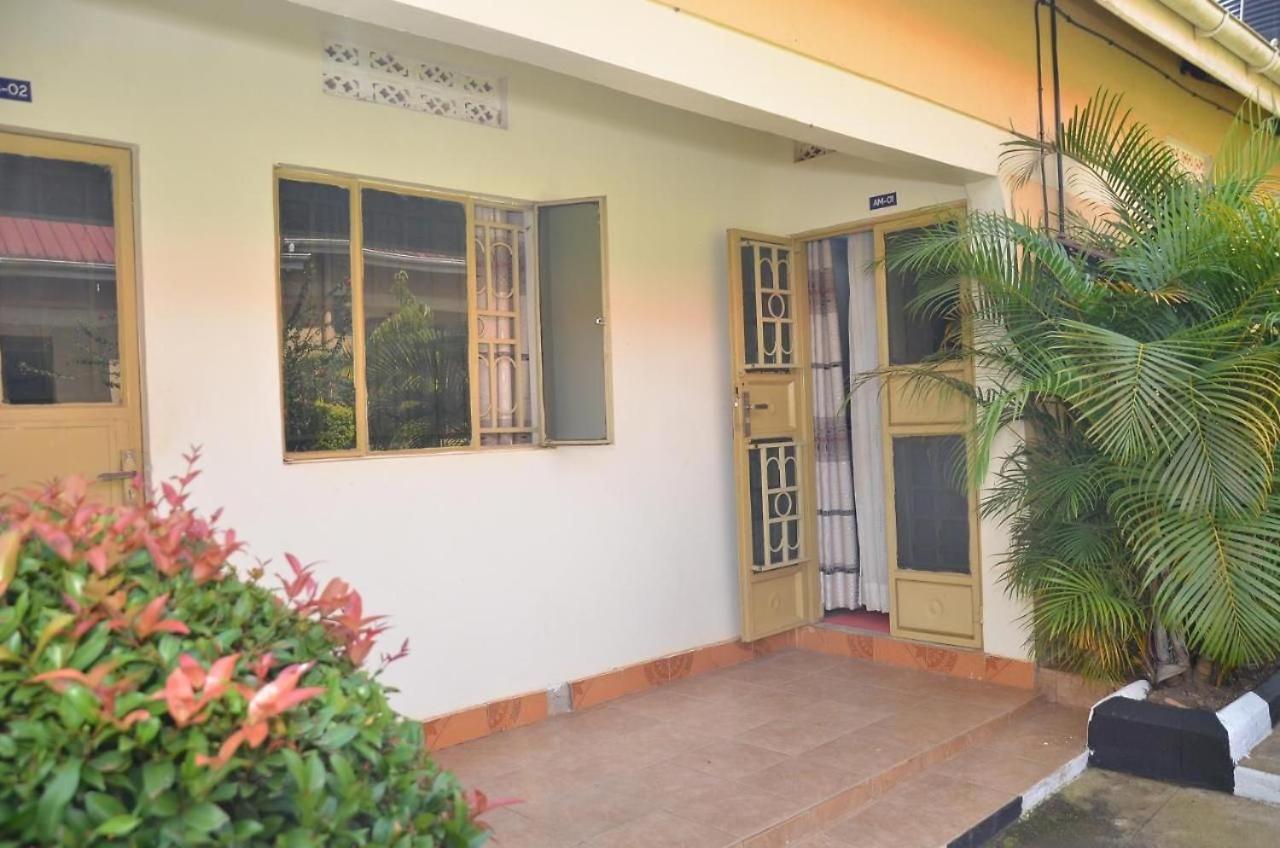 Merian Gardens And Guest House Mukono Town Экстерьер фото